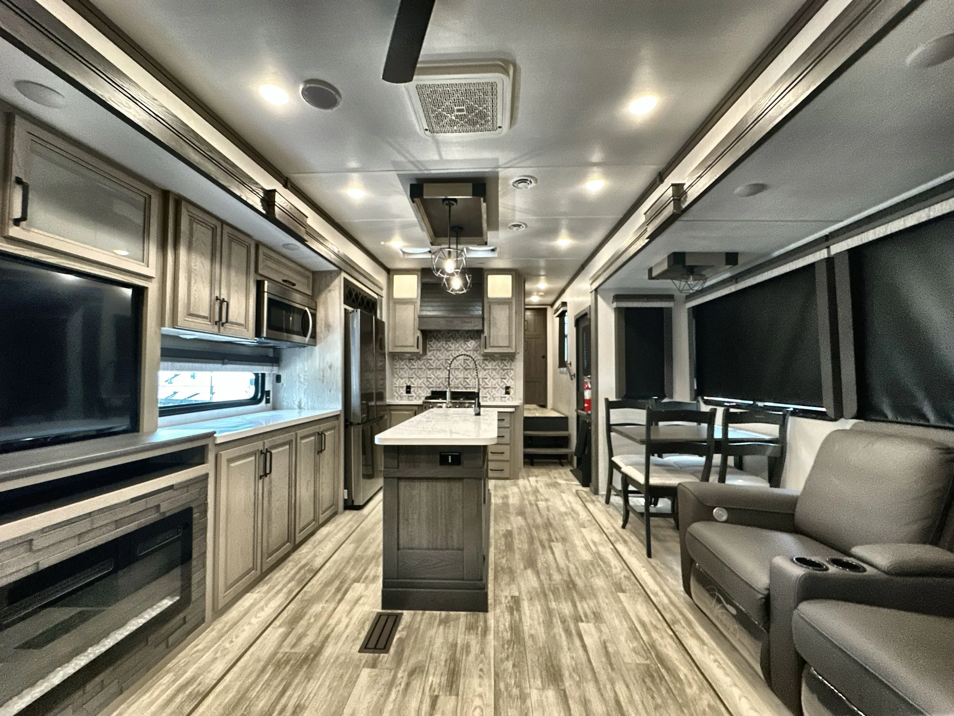 2024 Keystone Alpine 3303CK — living area main
