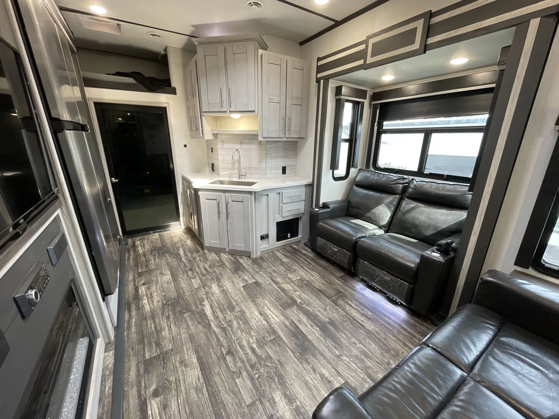 2022 Keystone Fuzion 379 — living area main