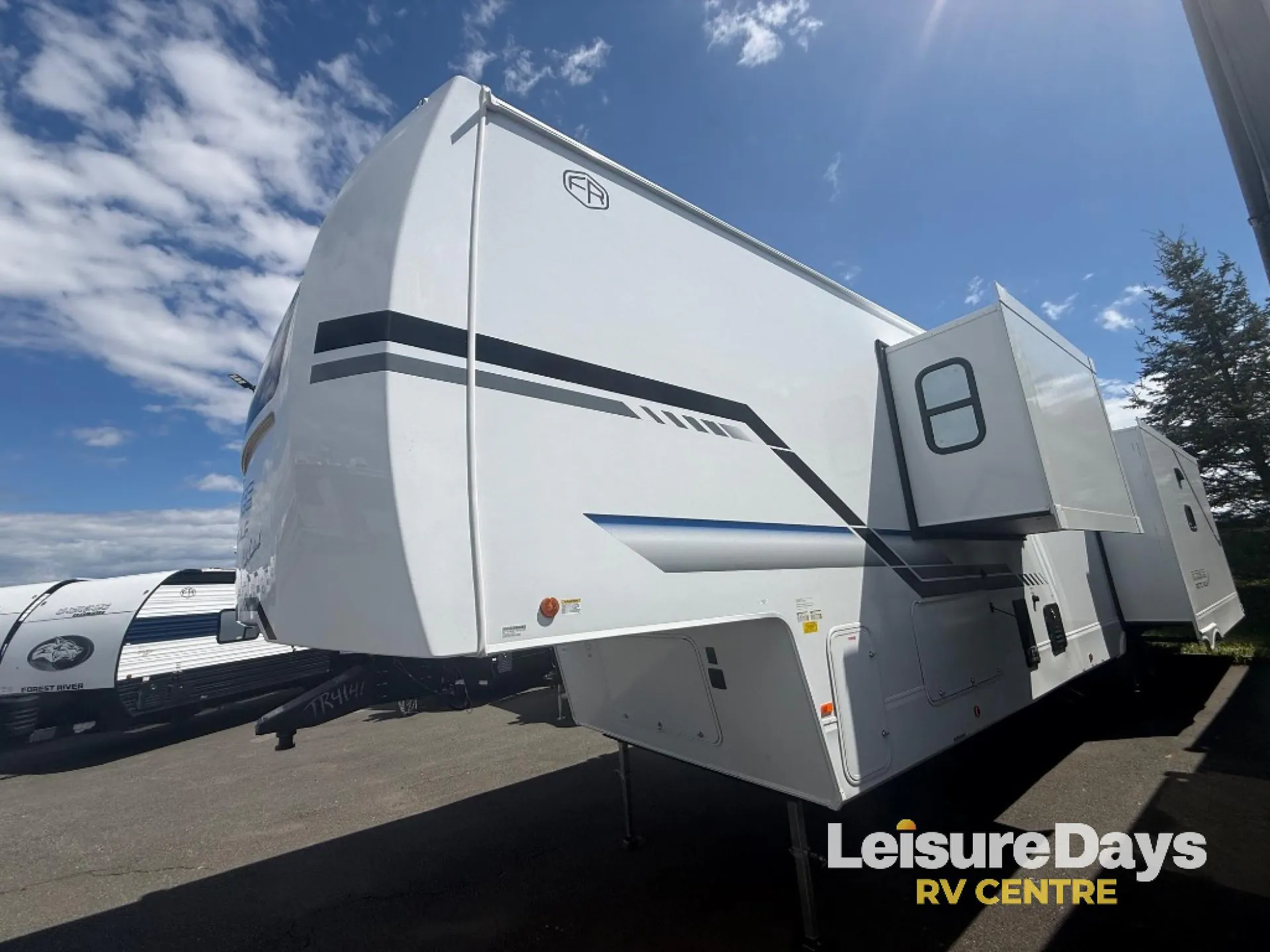 2026 Forest River Cherokee Arctic Wolf 38LEAHG - Photo 4