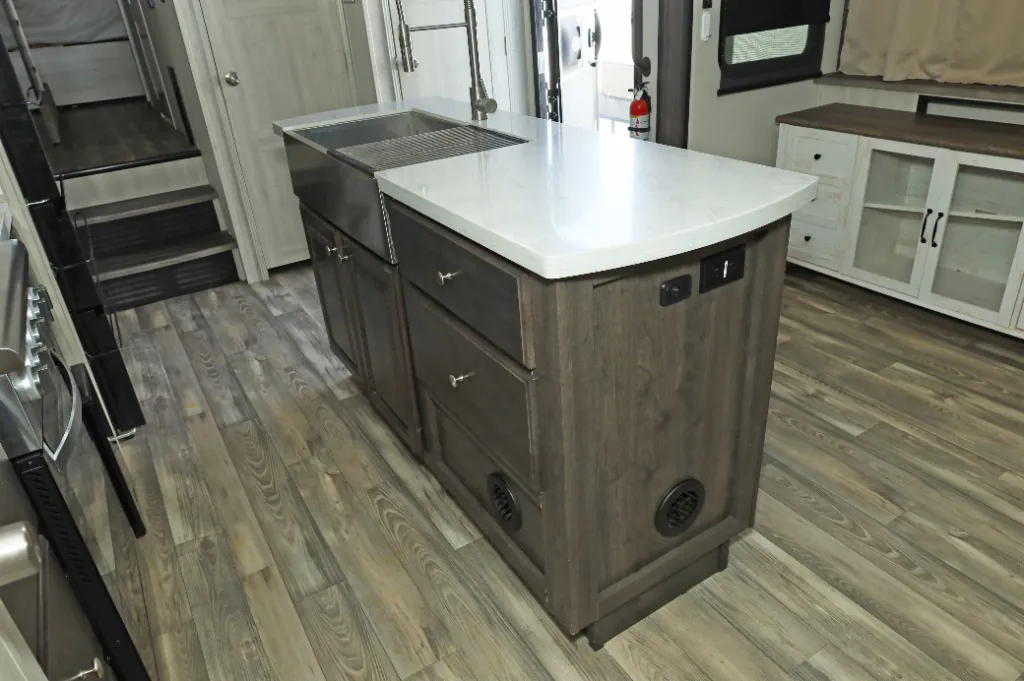 2023 Forest River Cardinal Luxury 380RLX, Photos photo 15