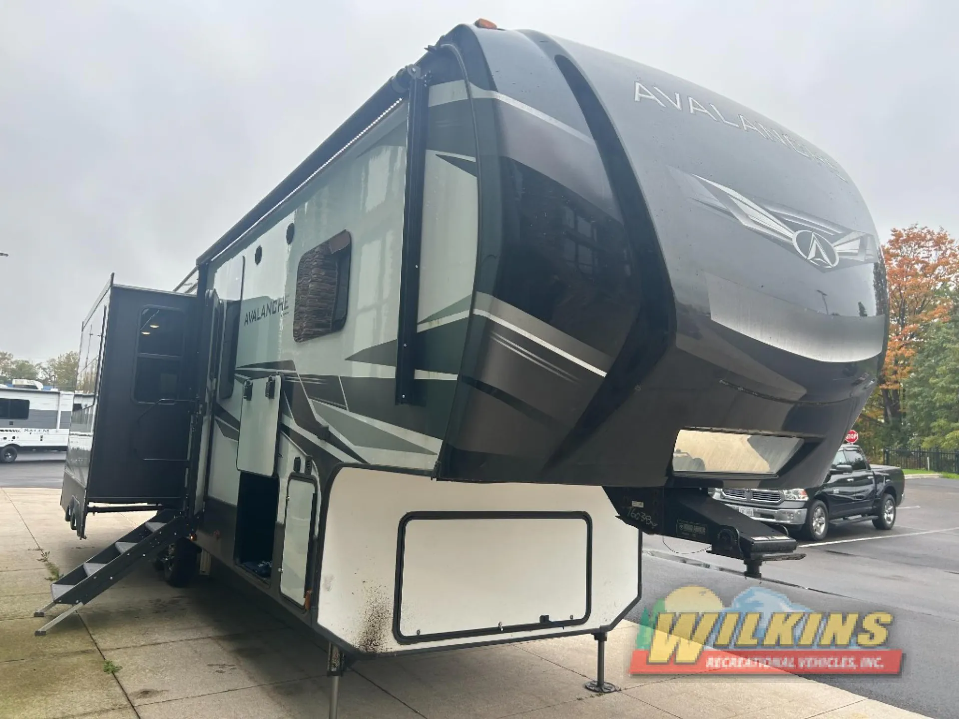 2020 Keystone Avalanche 320RS - Photo 2