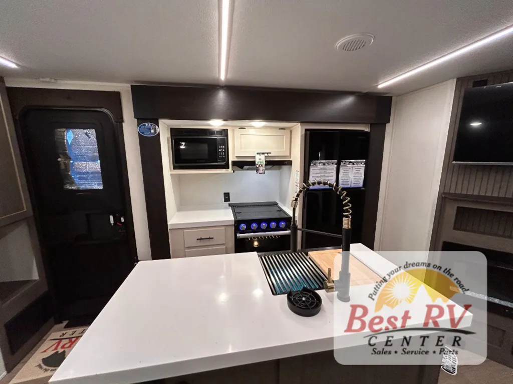 2026 Forest River Cherokee Alpha Wolf 33BH, Photos photo 33