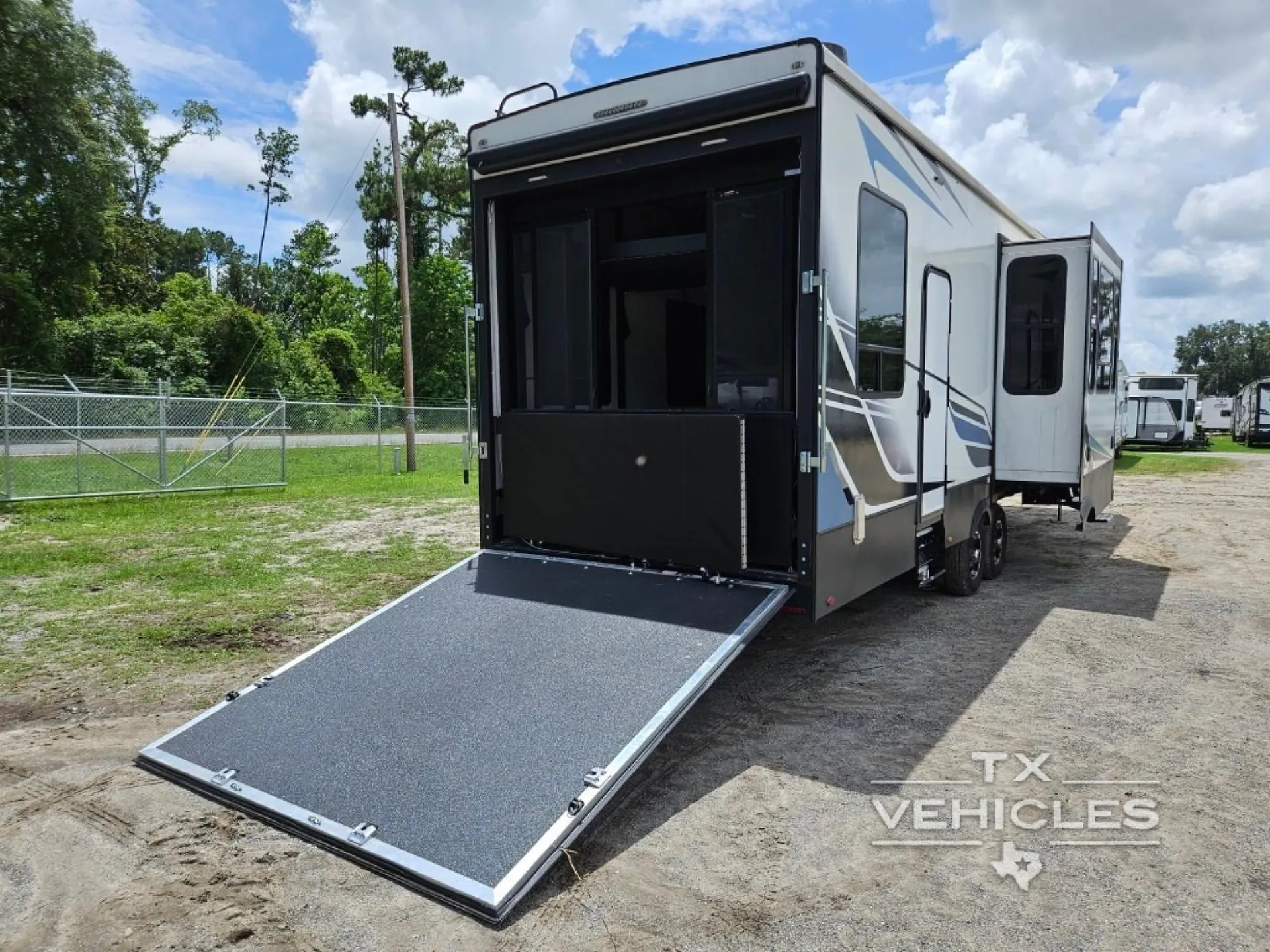 2023 Keystone Carbon 358 - Photo 3