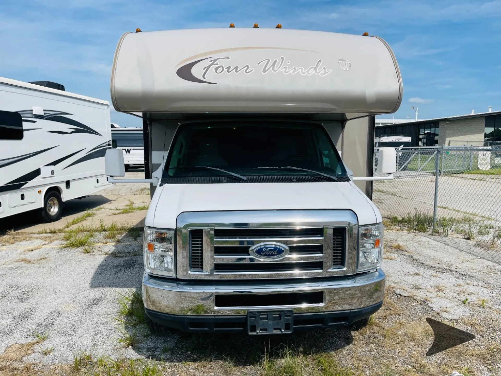 2013 Thor Motor Coach Four Winds 24C - Photo 3