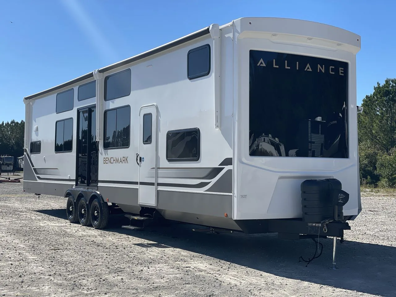 2026 Alliance RV Benchmark 44RKL - Photo 2