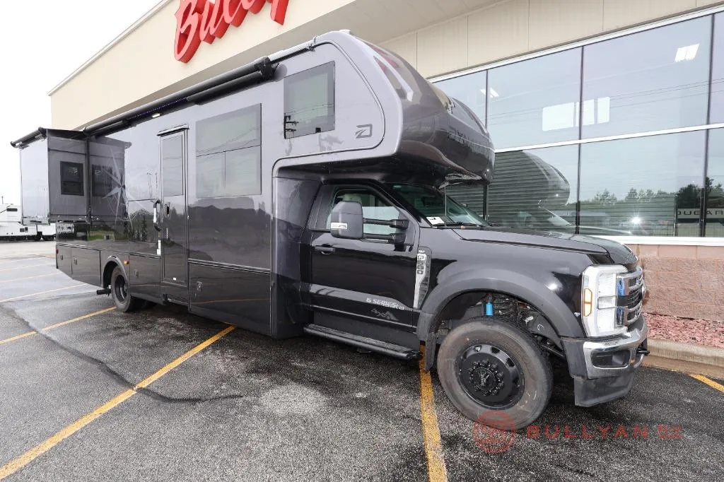 2027 Dynamax isata 6 31KS - Main photo