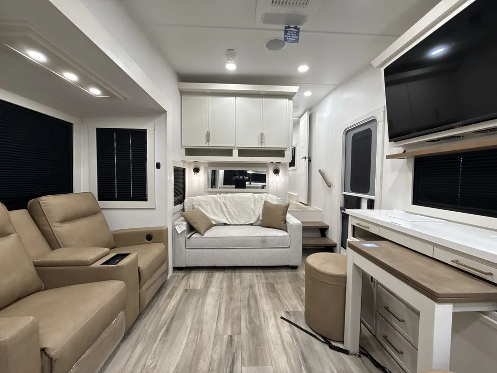 2027 Brinkley Model Z 2680, Photos photo 4