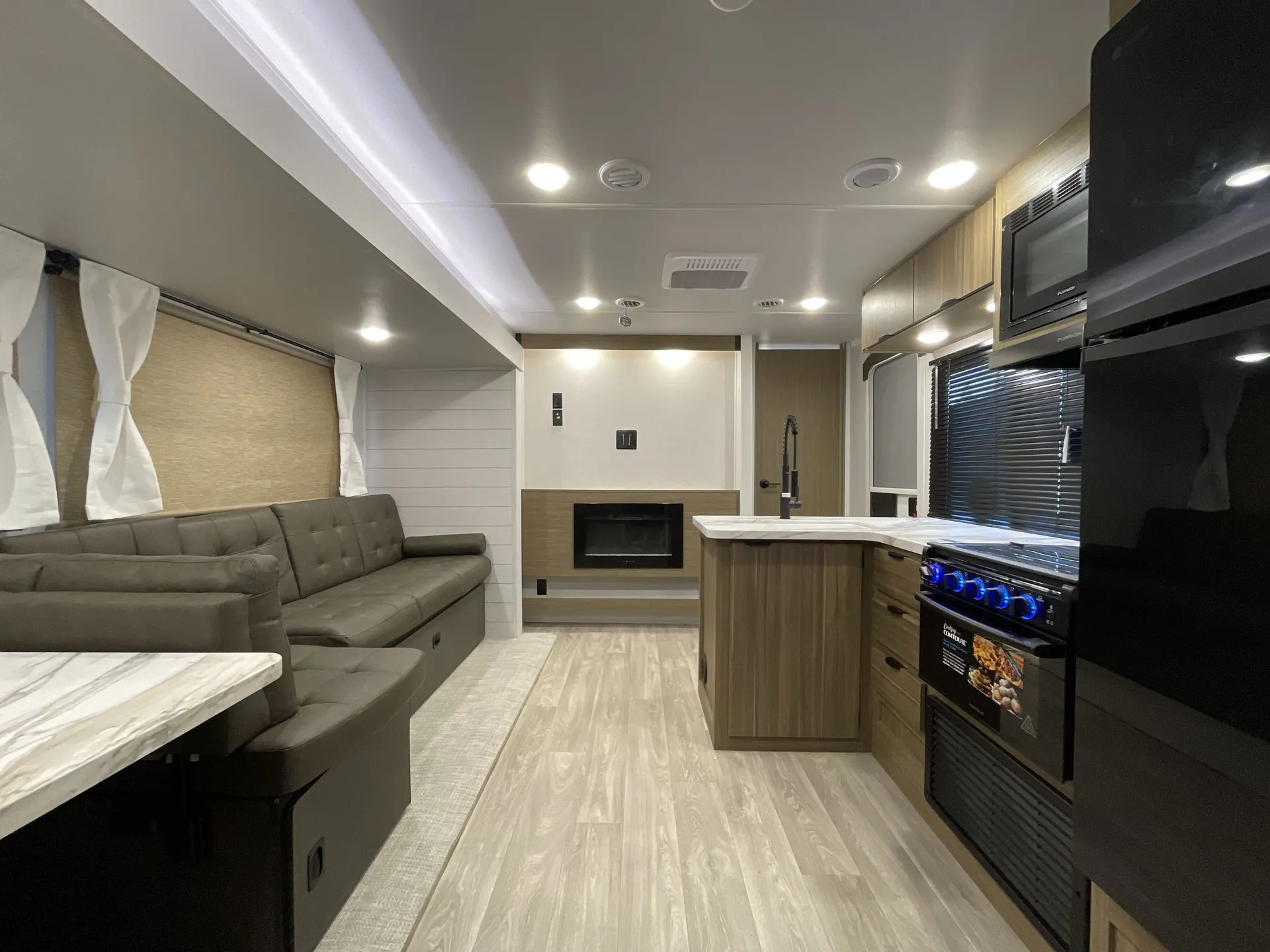 2027 Forest River Salem 33TS — living area main