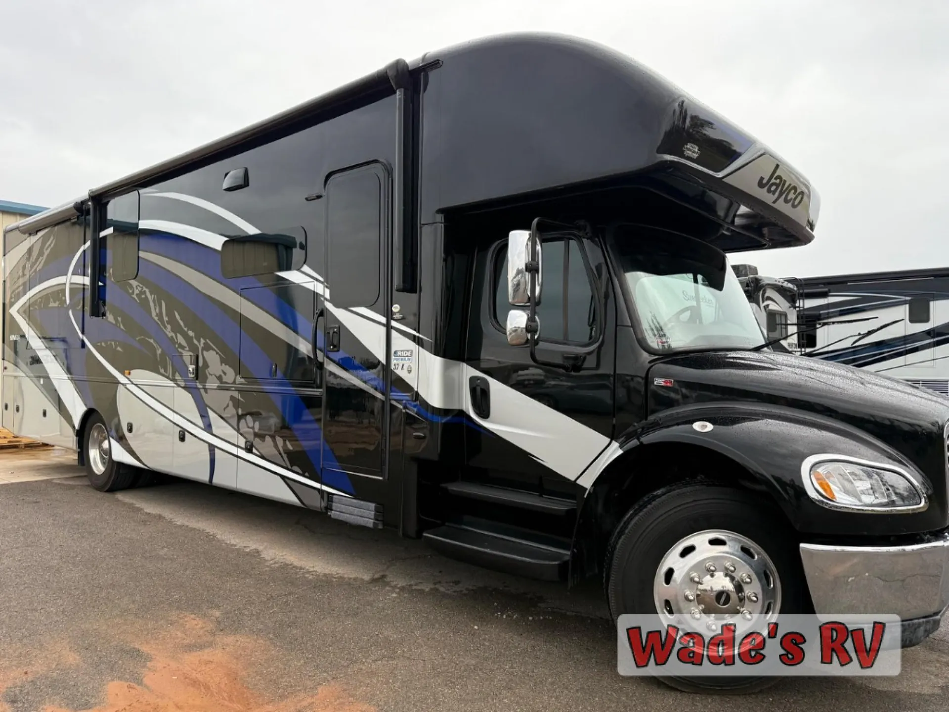 2022 Jayco Seneca 37K dealer photo 1 from Wade's RV