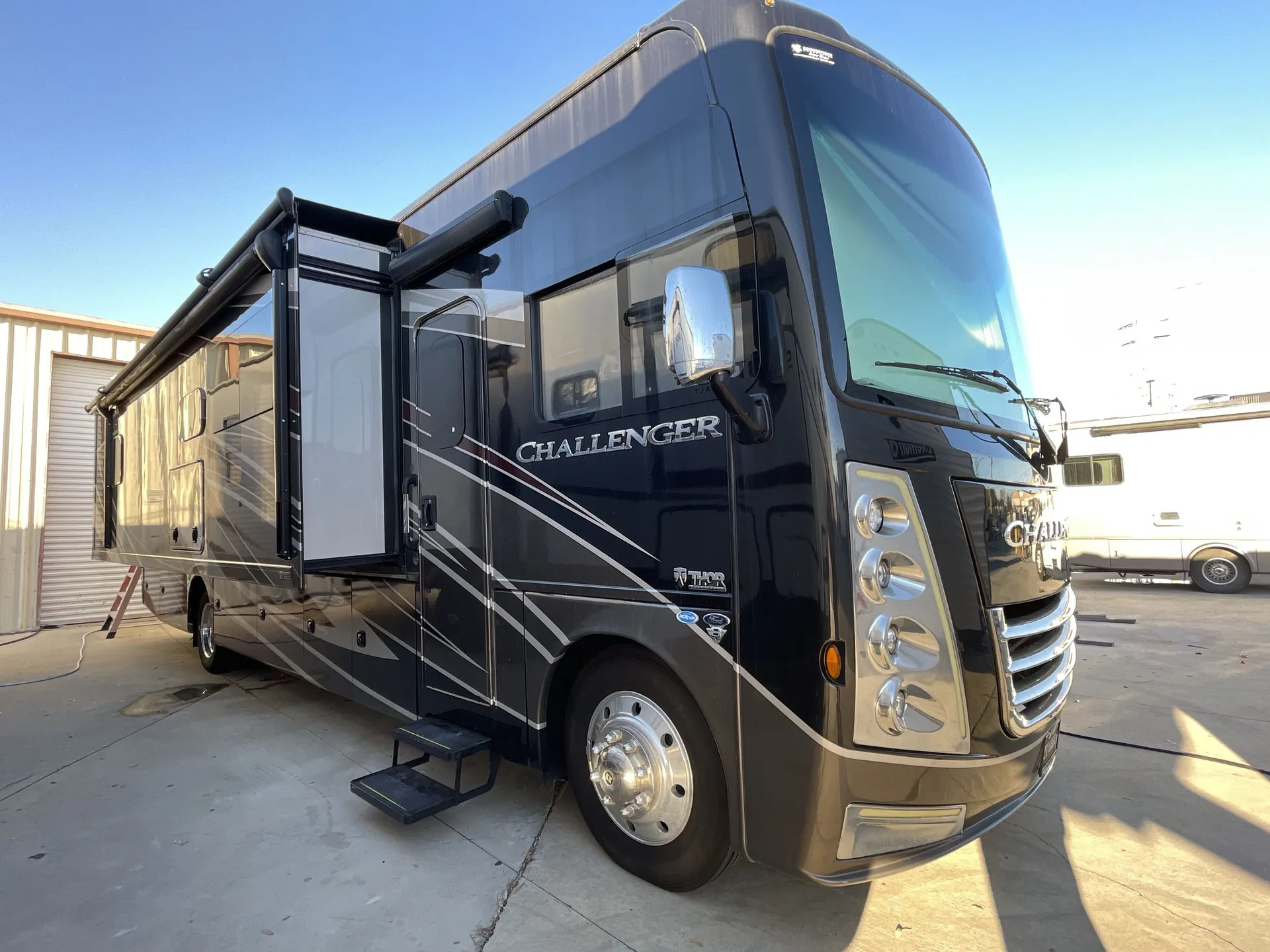 2023 Thor Motor Coach Challenger 35MQ