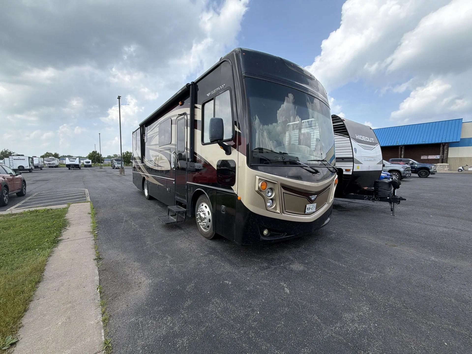 2015 Fleetwood Excursion 33D - Photo 2