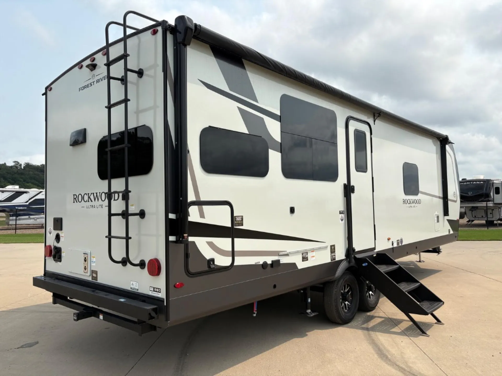 2027 Forest River Rockwood Ultra Lite 2711RK — Photo 7