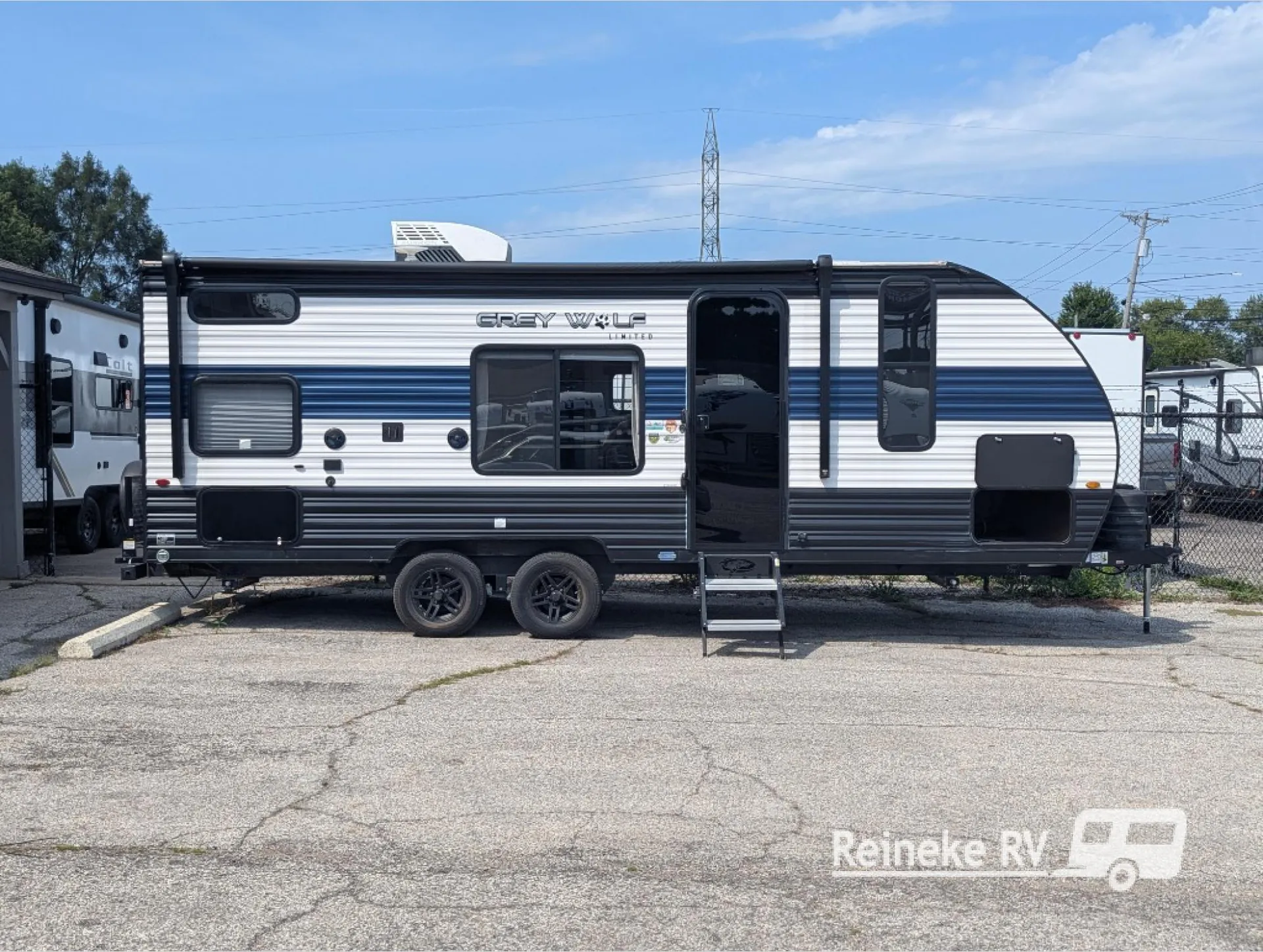 2023 Forest River Cherokee Grey Wolf 22MKSE dealer photo 1 from Reineke RV
