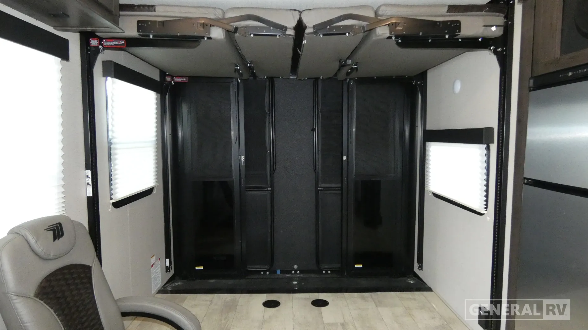 2021 Grand Design Momentum G-Class 25G - Photo 3