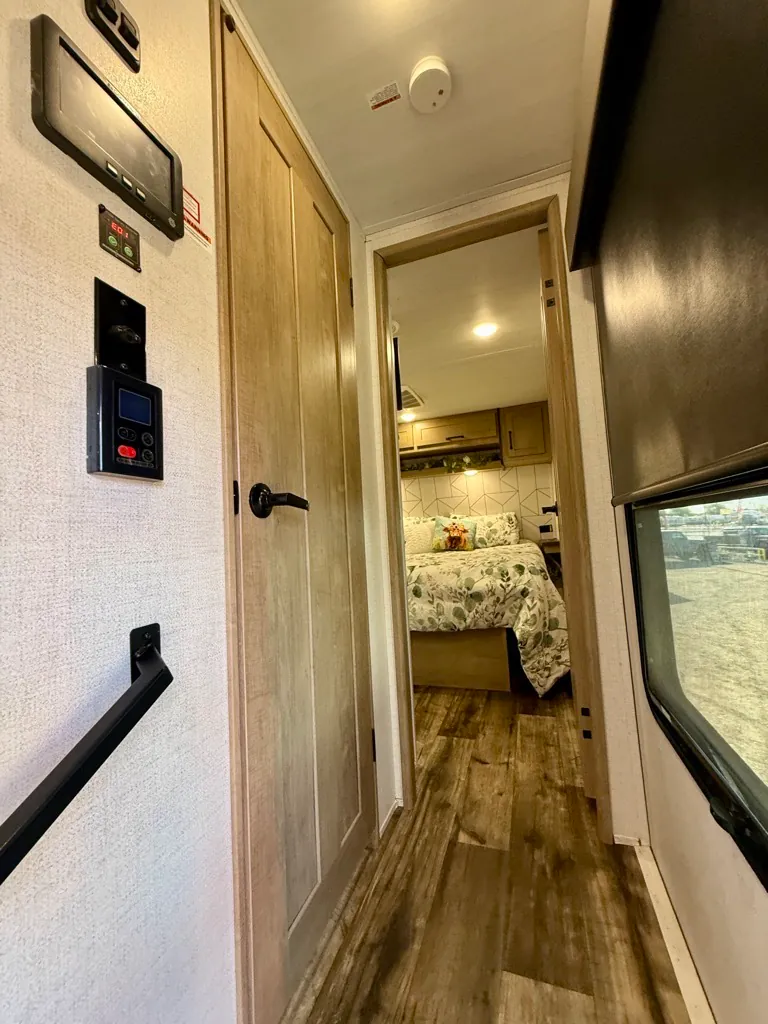 2022 Keystone Raptor 423, Photos photo 68