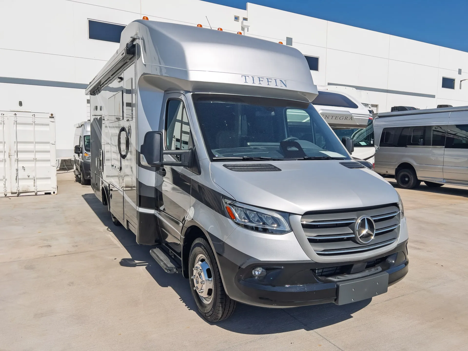 2027 Tiffin Wayfarer 25 RW dealer photo 1 from La Mesa RV Center
