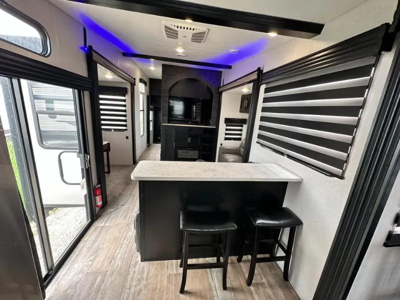 2021 Forest River Cherokee 39SR — Photo 5