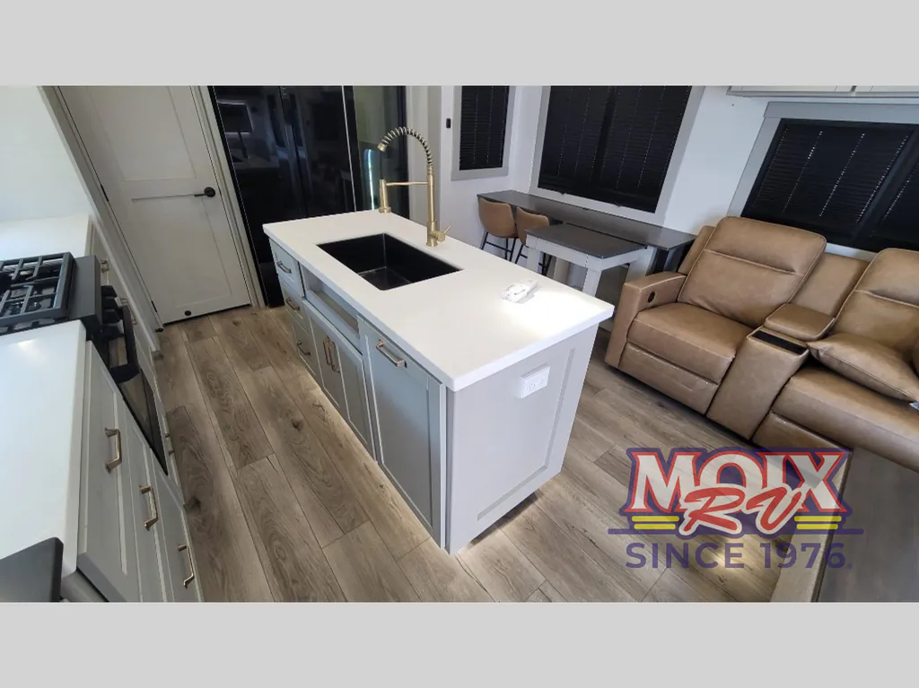 2025 Brinkley Model Z 3400, Photos photo 22