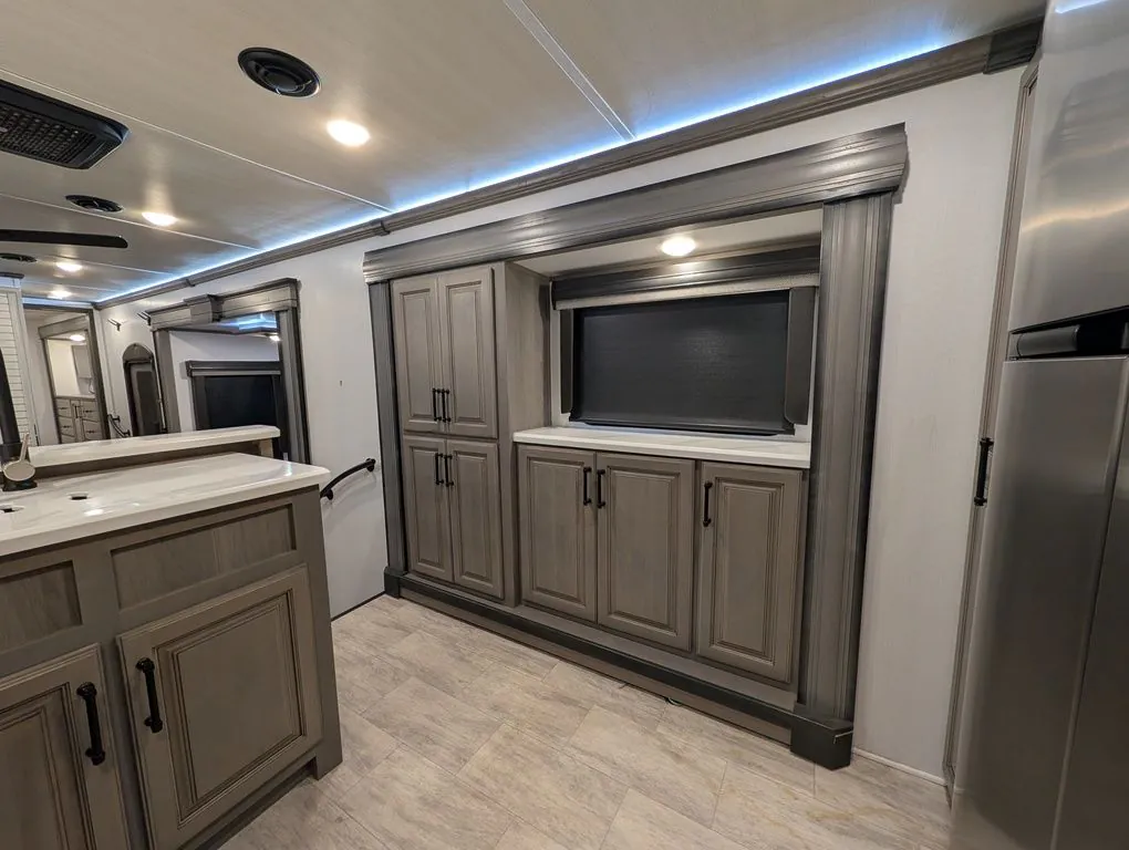 2023 Keystone Montana 3901RK, Photos photo 17