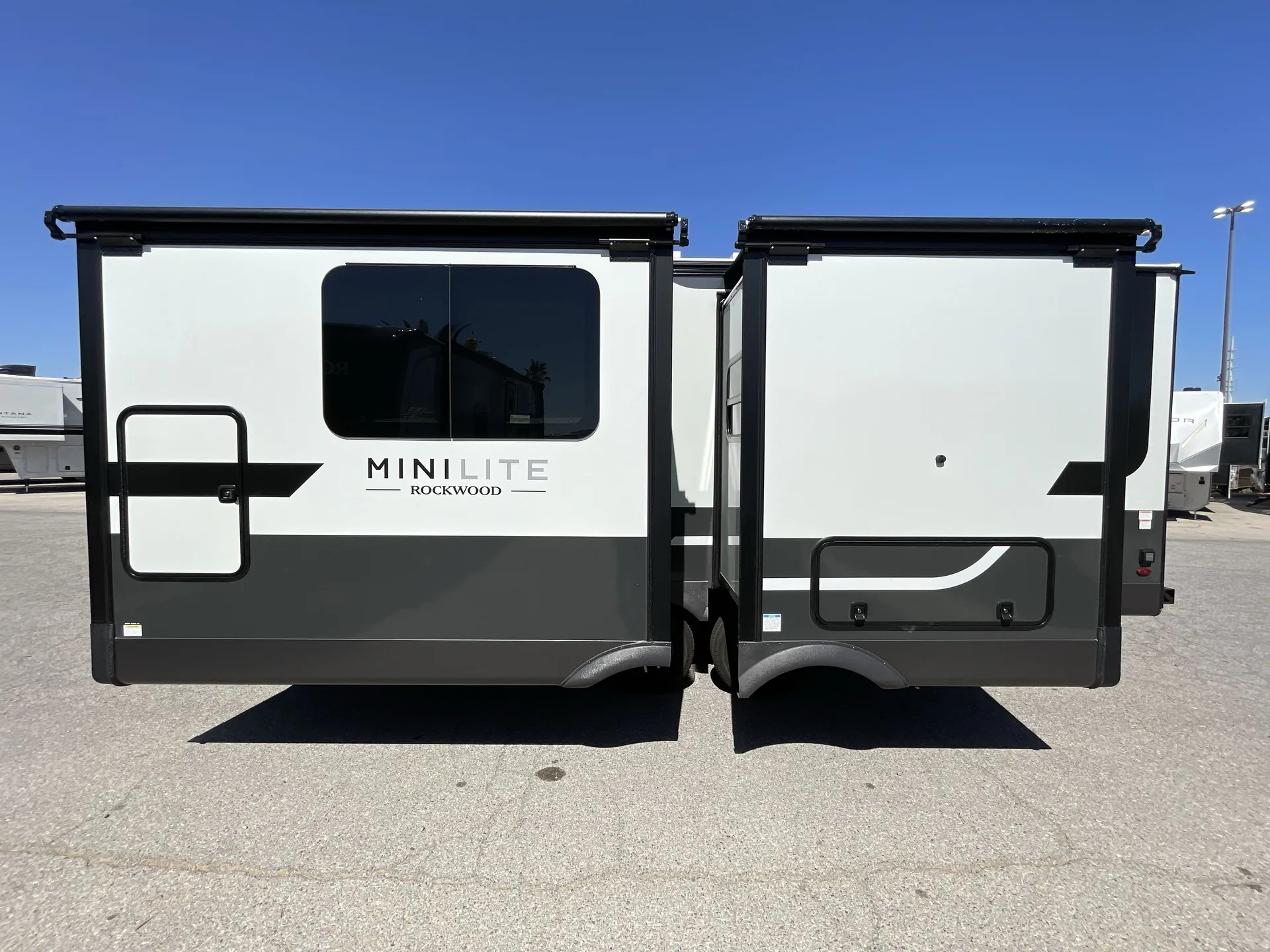 2027 Forest River Rockwood Mini Lite 2523MBR — off campside