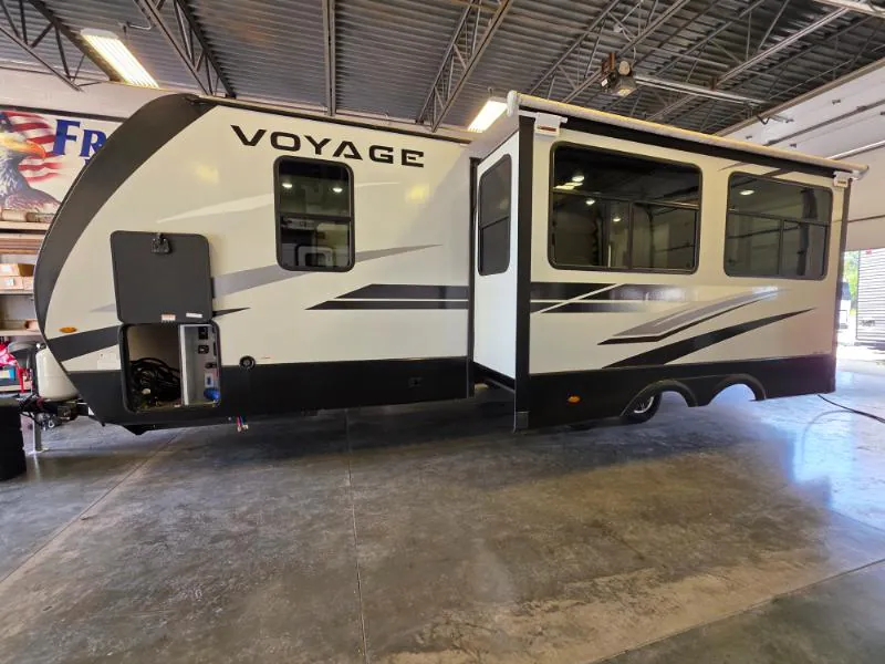 2022 Winnebago Voyage 2831RB - Photo 2