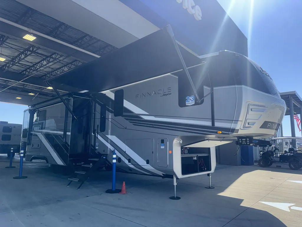 2027 Jayco Pinnacle 39DSDB - Photo 2