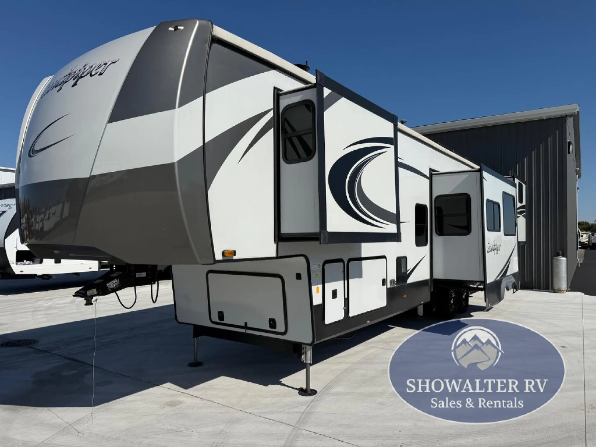 2022 Forest River Sandpiper Luxury 388BHRD — Photo 5