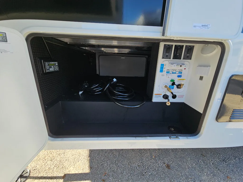 2026 Brinkley Model Z 3515, Exterior photo 23