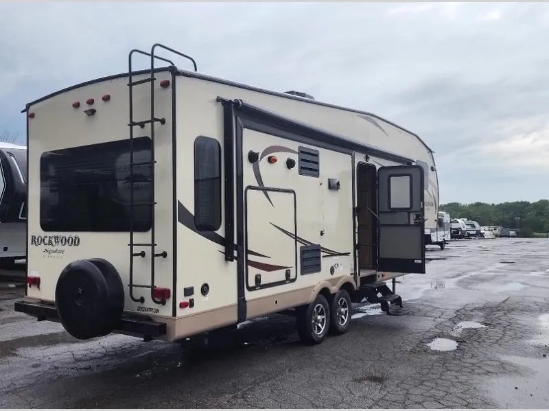 2017 Forest River RV Rockwood Signature Ultra Lite 8288WS - Photo 4
