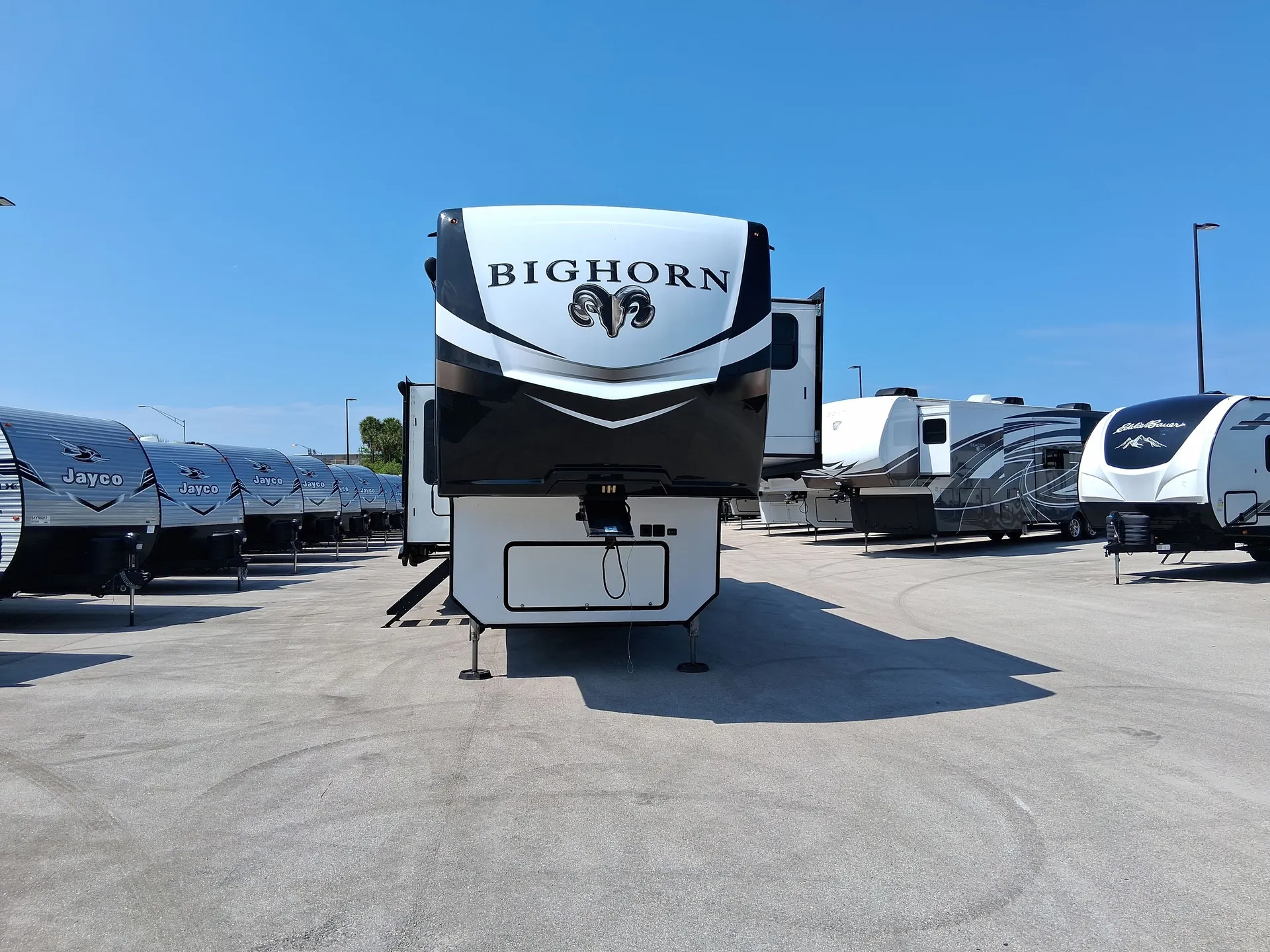 2021 Heartland Bighorn 3300DL - Photo 2
