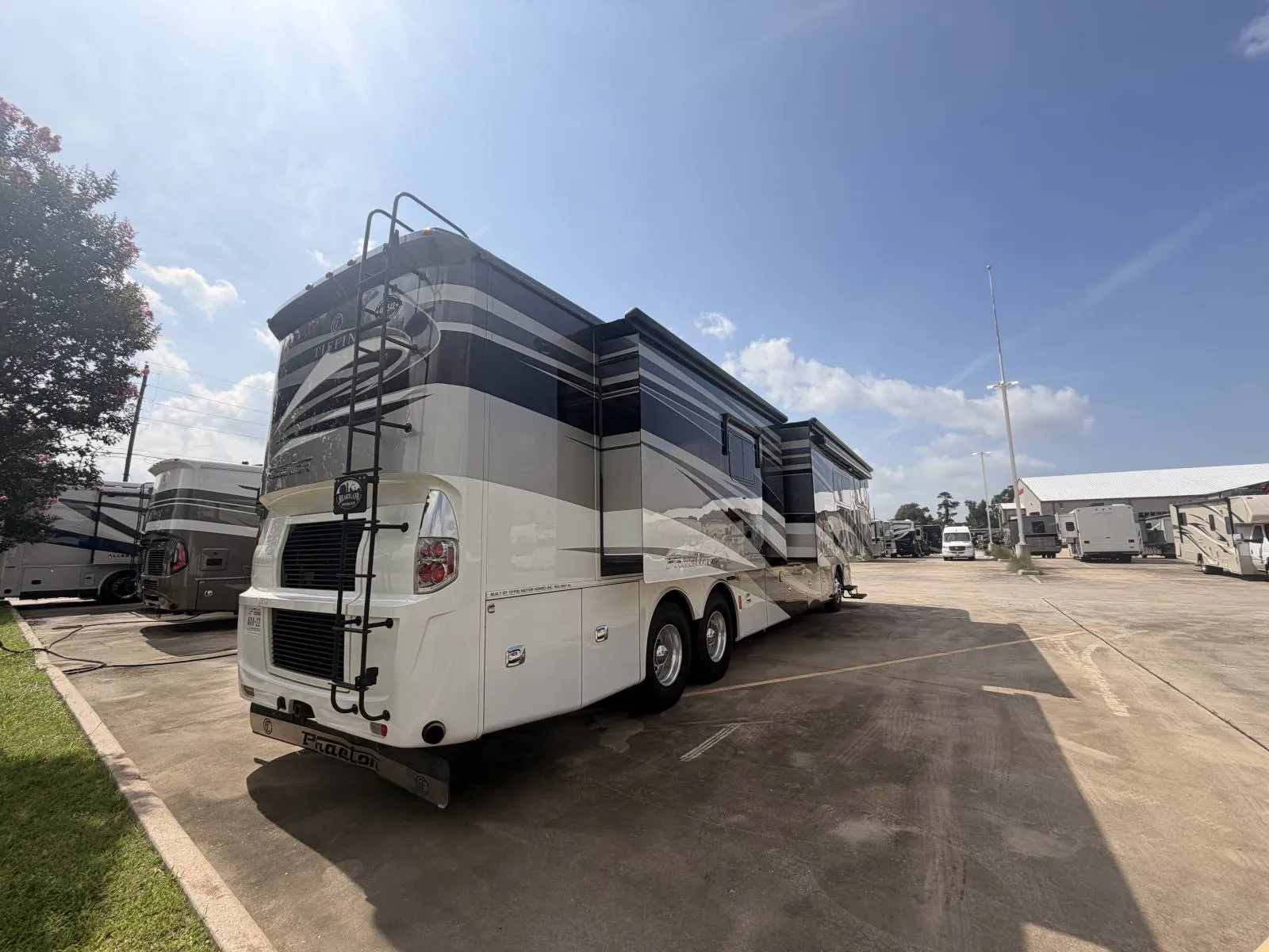 2018 Tiffin Phaeton 44 OH - Photo 4