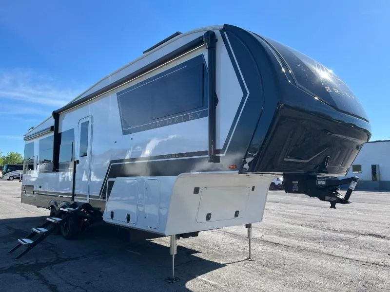 2027 Brinkley Model Z 2810 - Photo 2