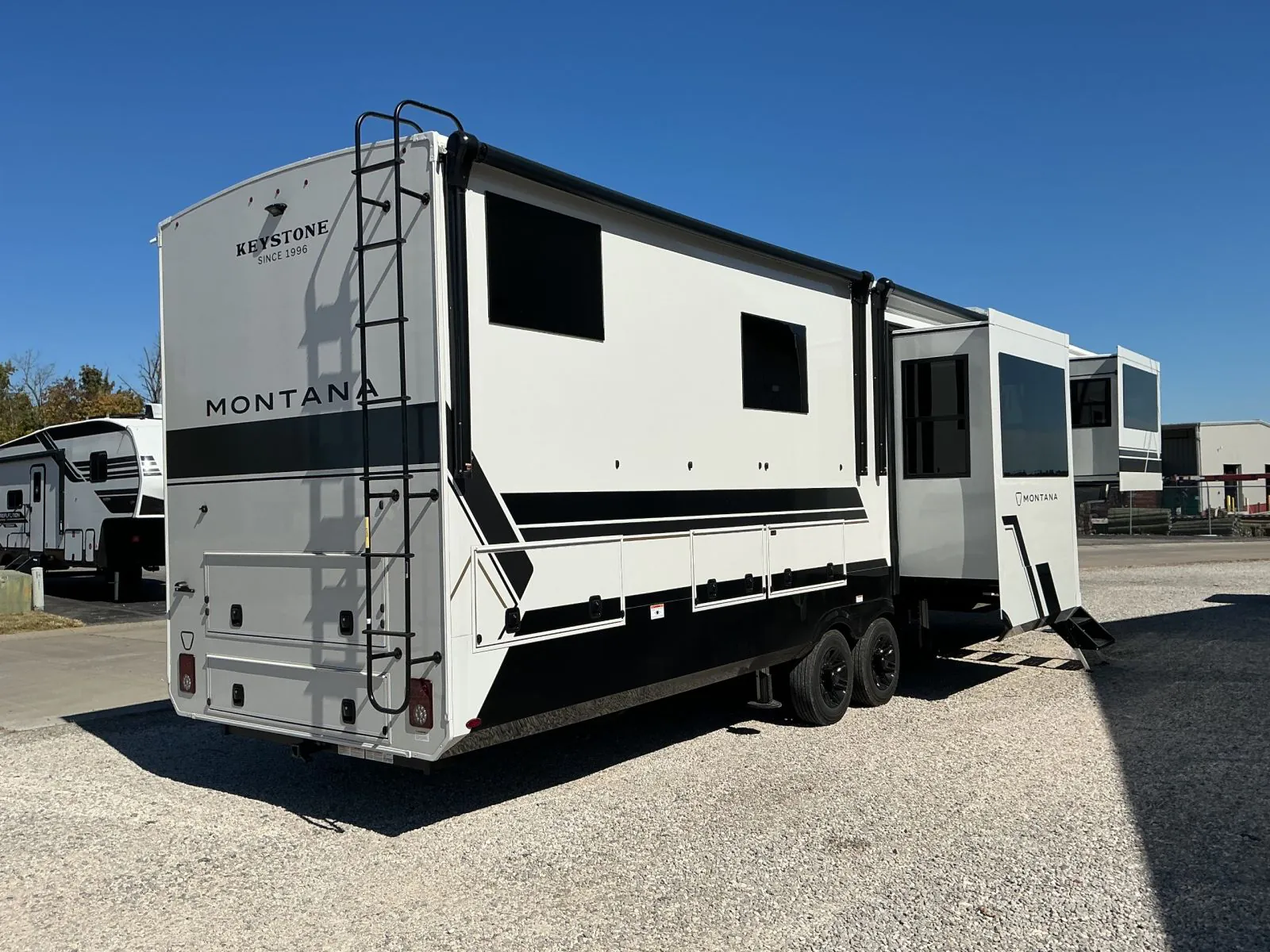 2027 Keystone Montana 3800FL - Photo 3