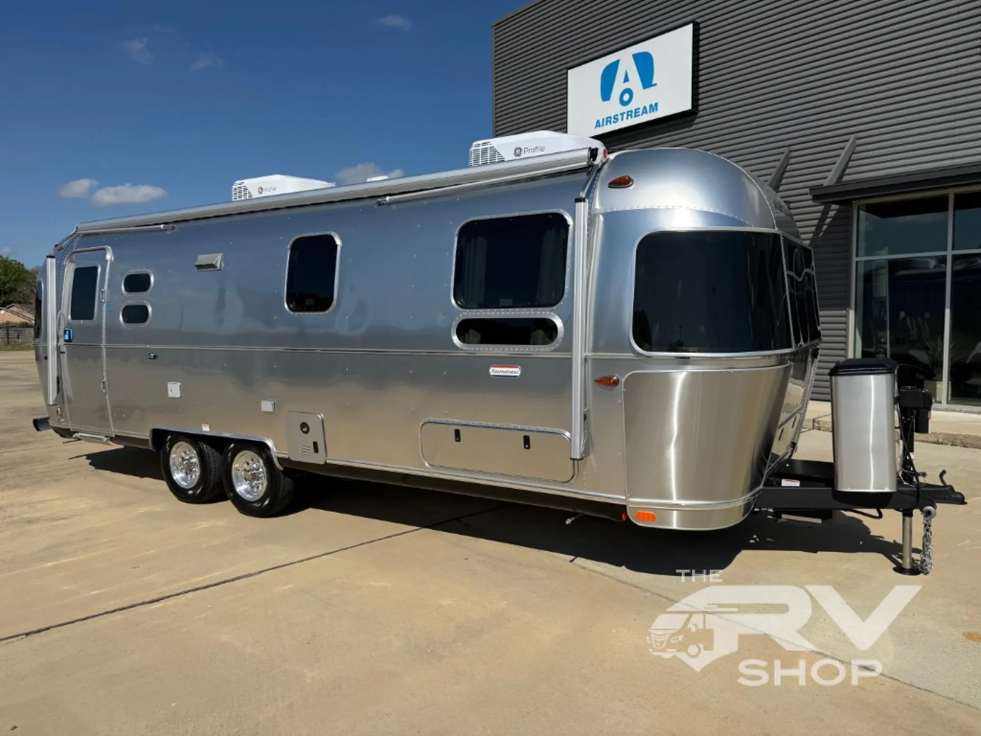 2026 Airstream International 27FB Twin - Photo 2