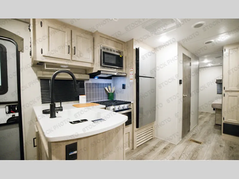 2027 Coachmen Catalina Legacy Edition 343BHTS - Photo 3