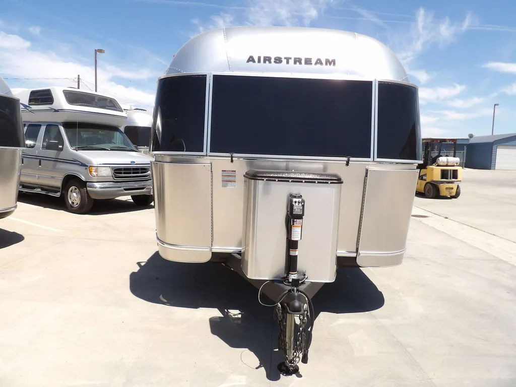 2025 Airstream Flying Cloud 25FB - Photo 4