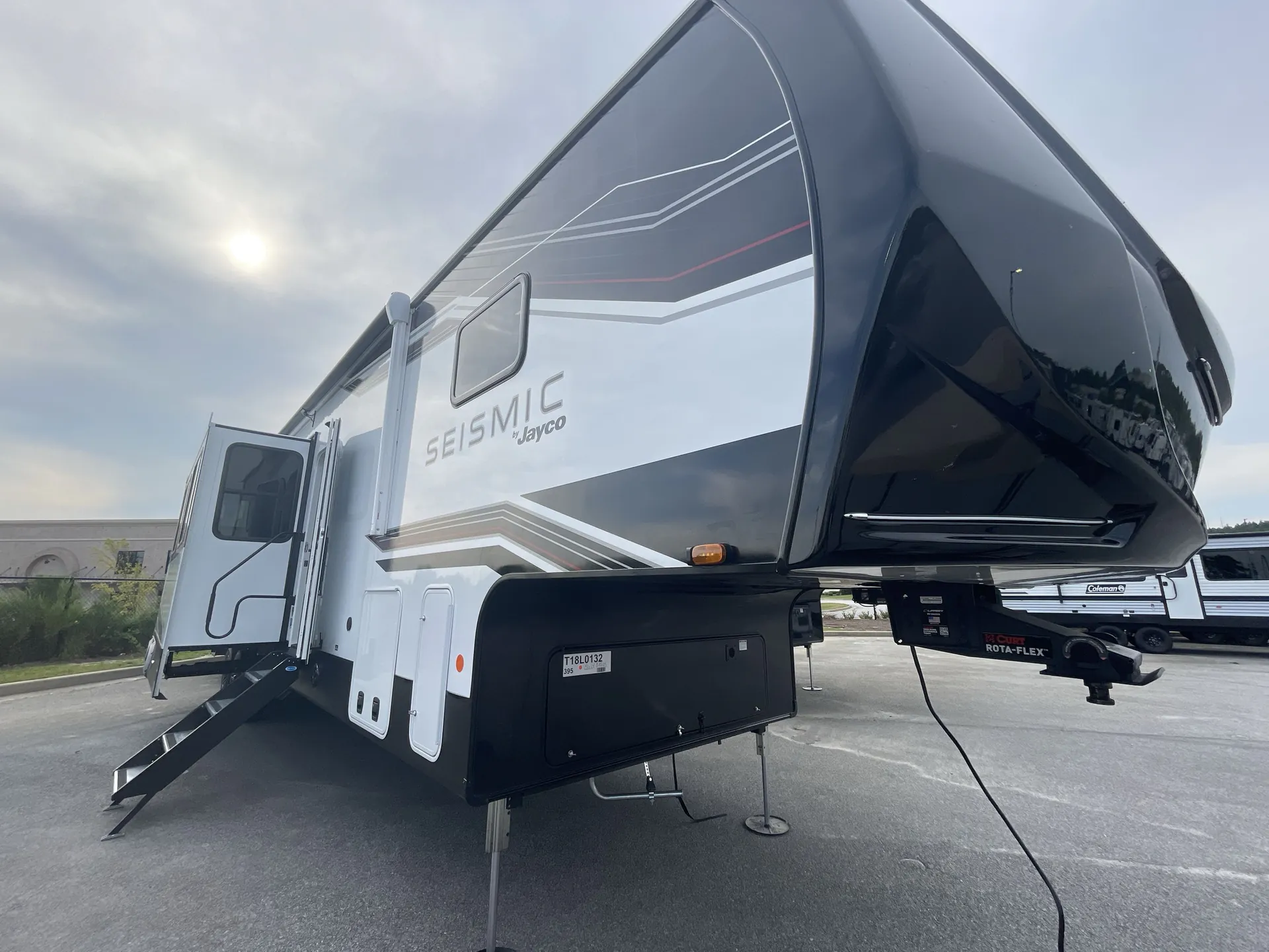 2026 Jayco Seismic 395 - Photo 2