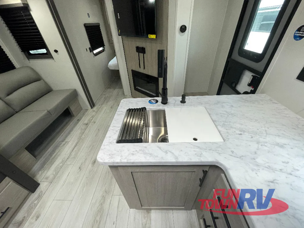 2026 East to West Della Terra 275BH, Photos photo 18