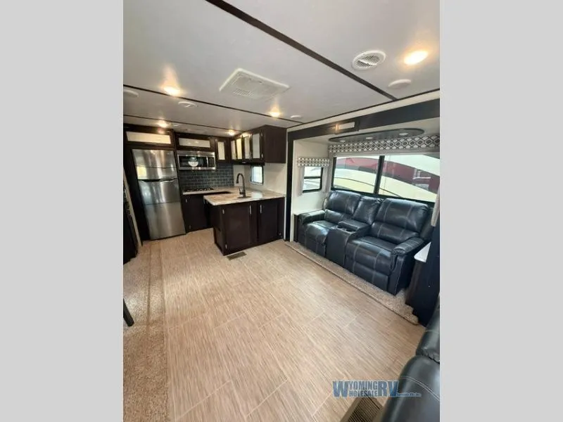 2019 Prime Time RV LaCrosse 3311RK - Photo 3