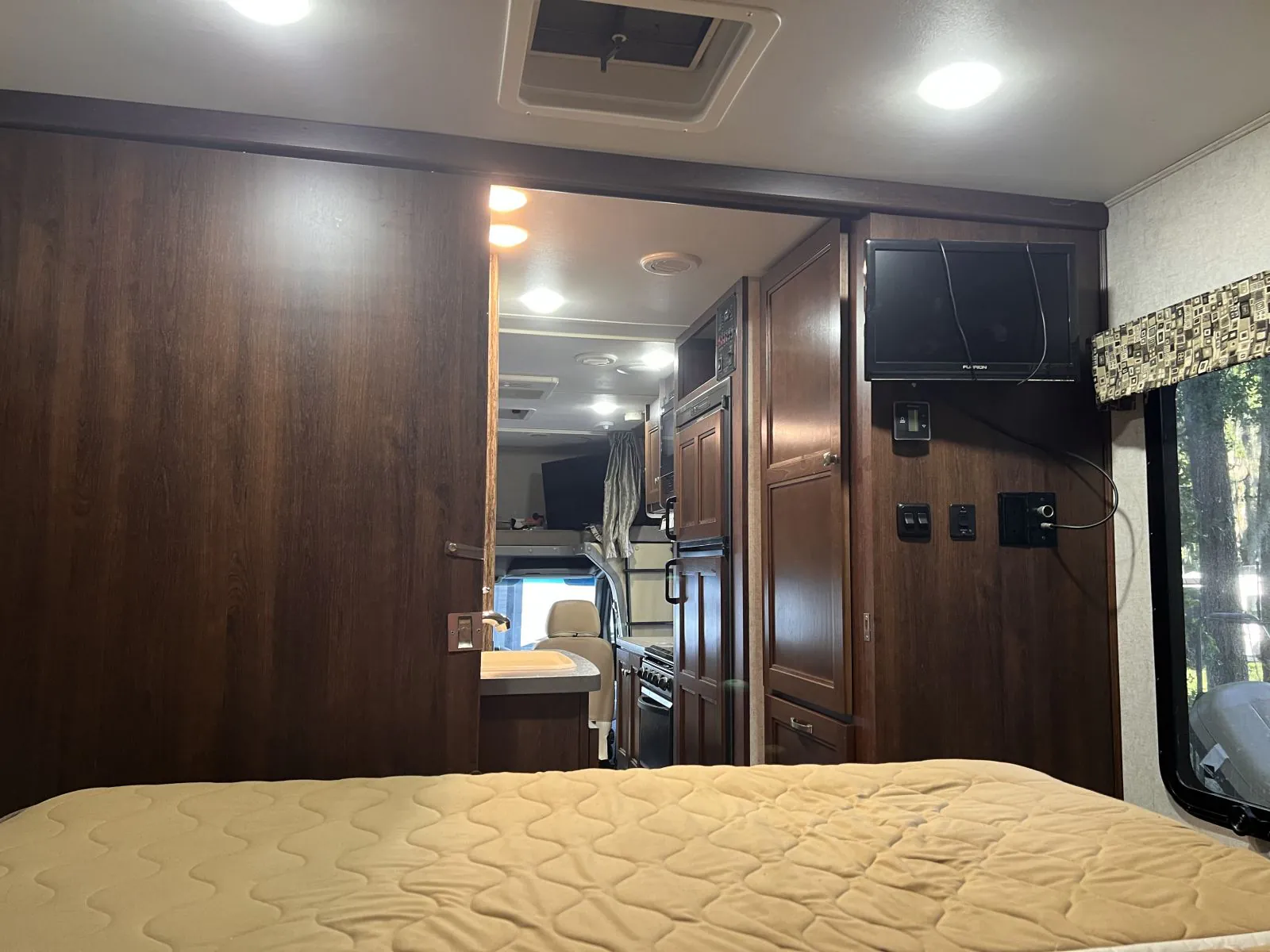 2018 Forest River Sunseeker MBS 2400R — Photo 7