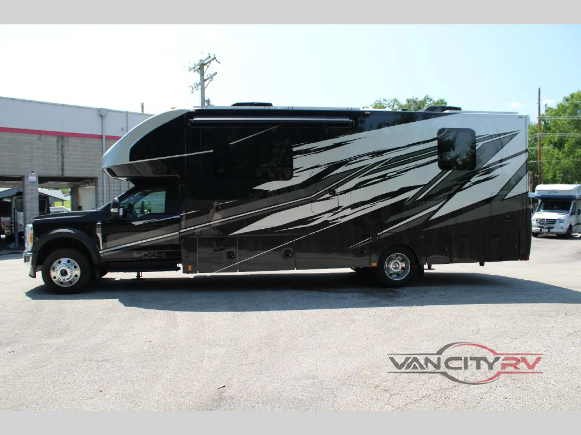 2027 Renegade RV Veracruz 30VRM - Photo 4