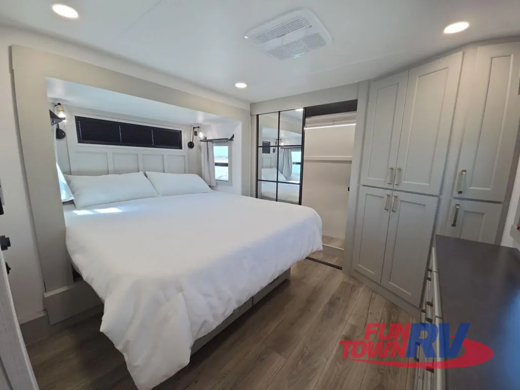 2026 Brinkley Model G 3950, Photos photo 32