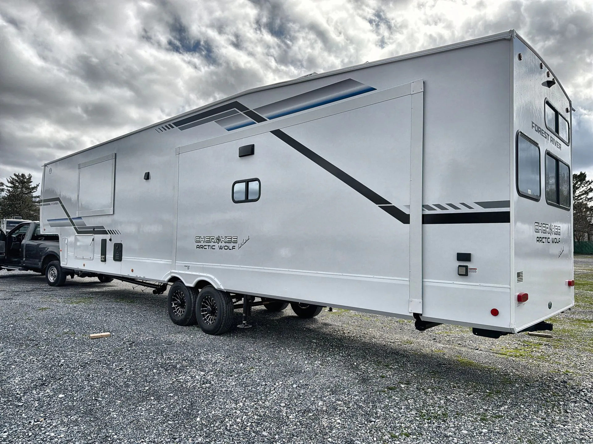 2026 Forest River Cherokee Arctic Wolf 38LEAHG — Photo 6