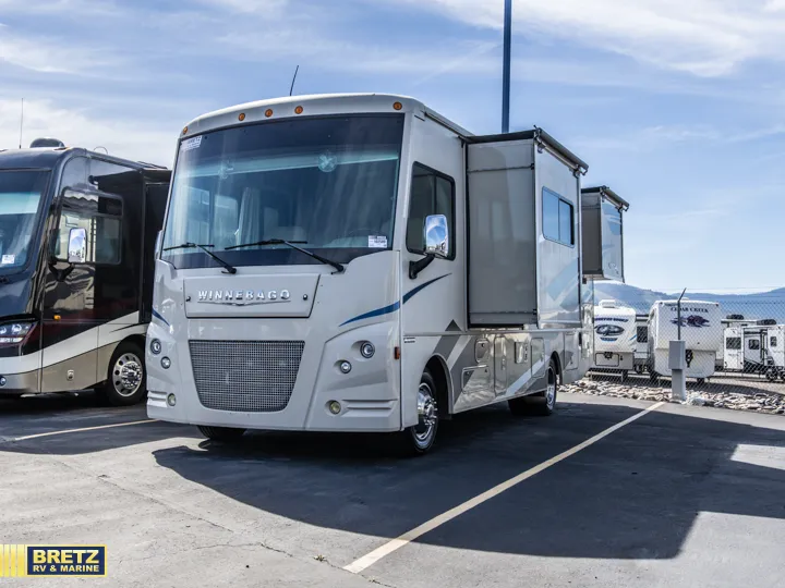 2018 Winnebago Vista LX 27N - Photo 3