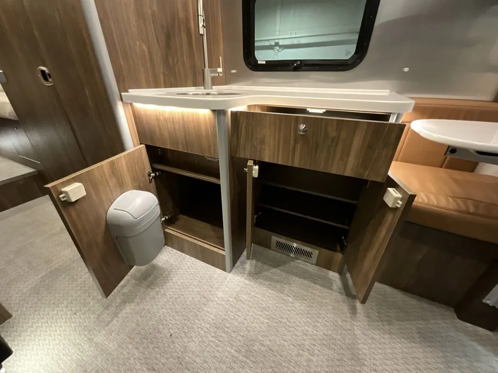 2027 Airstream Atlas 25RT - Photo 4