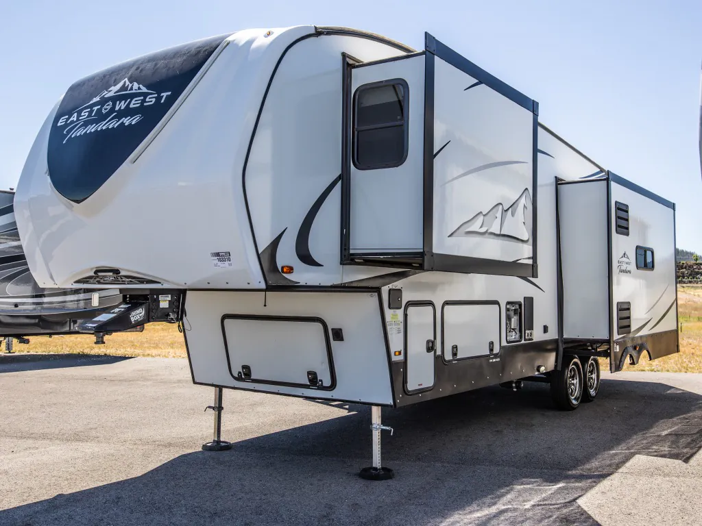 2022 East to West Tandara 320RL - Photo 2