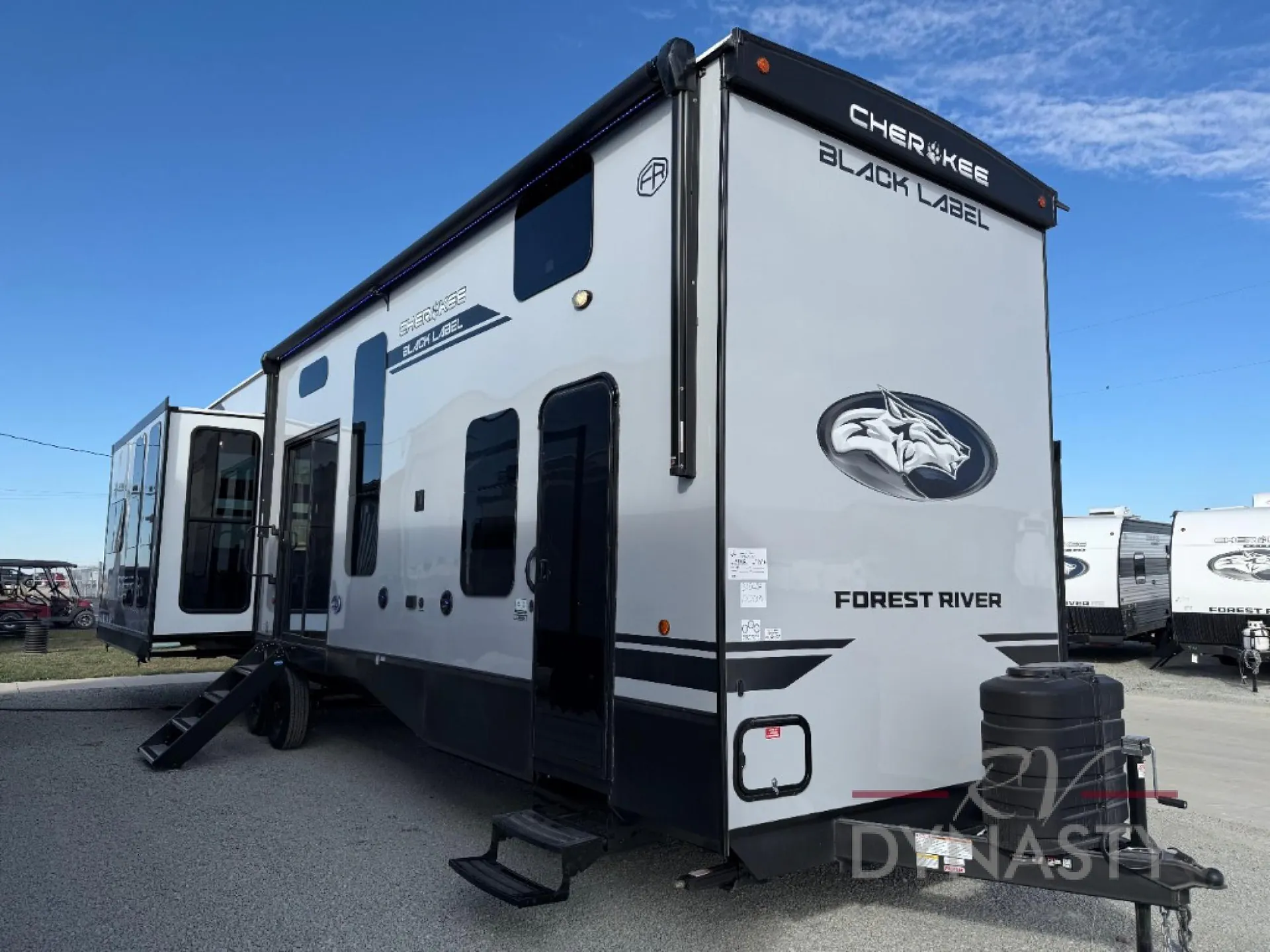 2026 Forest River Cherokee Timberwolf Black Label 39DLBL - Photo 2