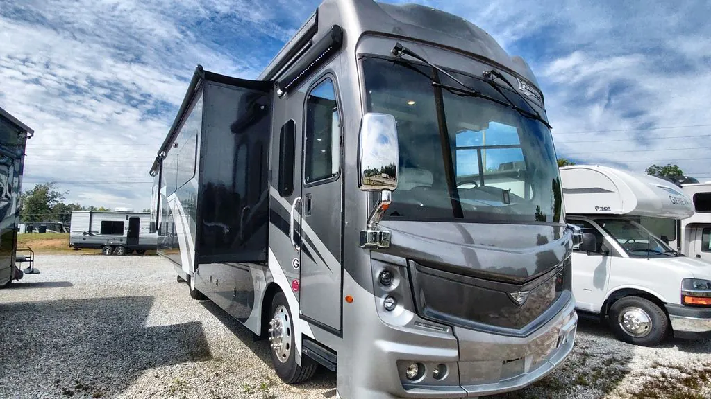 2022 Fleetwood Discovery LXE 36HQ - Photo 2