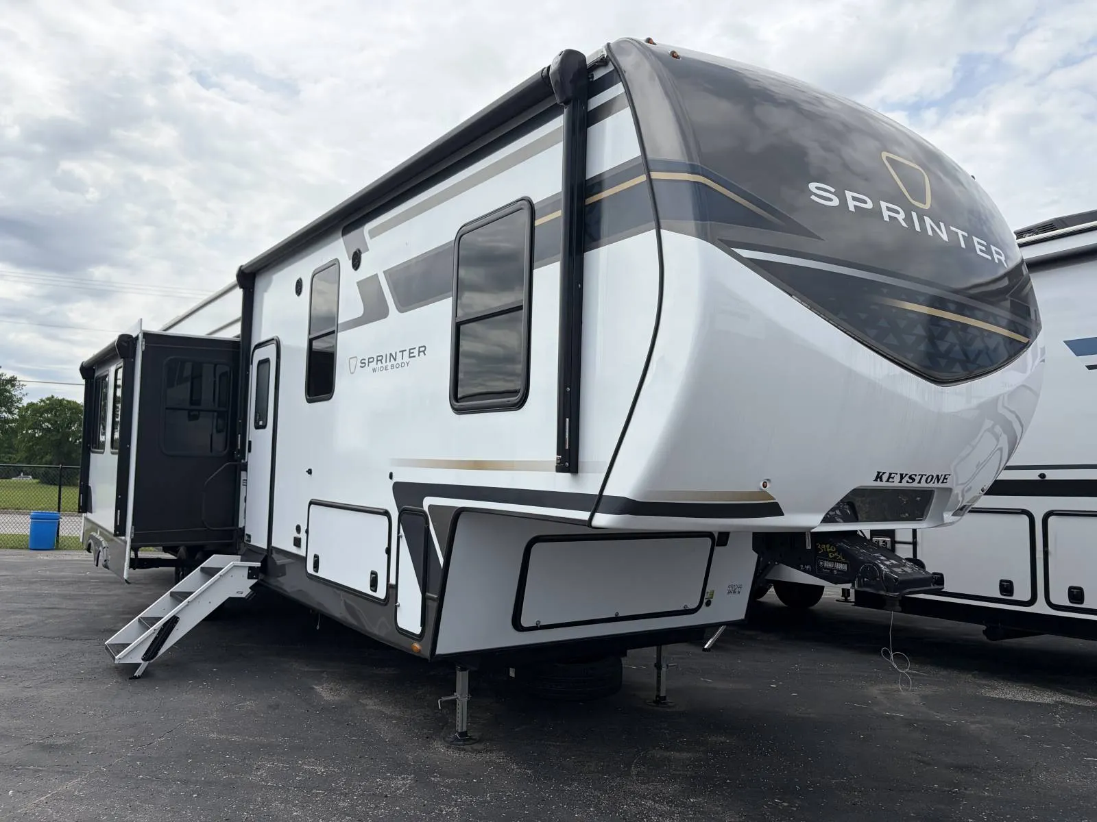 2026 Keystone Sprinter 3920DSL - Photo 2