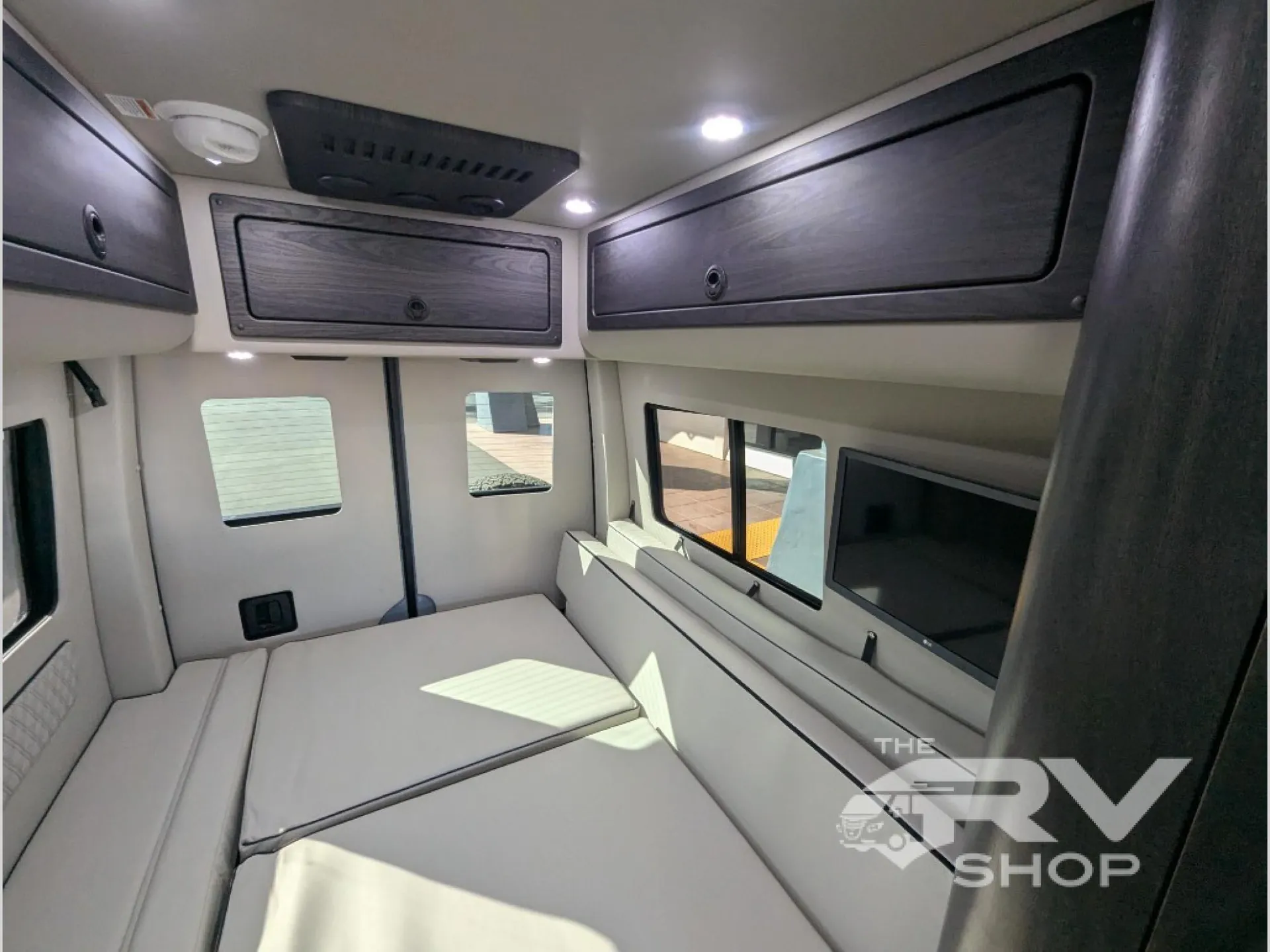 2026 OGV Luxury Coach VTOUR 144 2MB4 - Photo 3